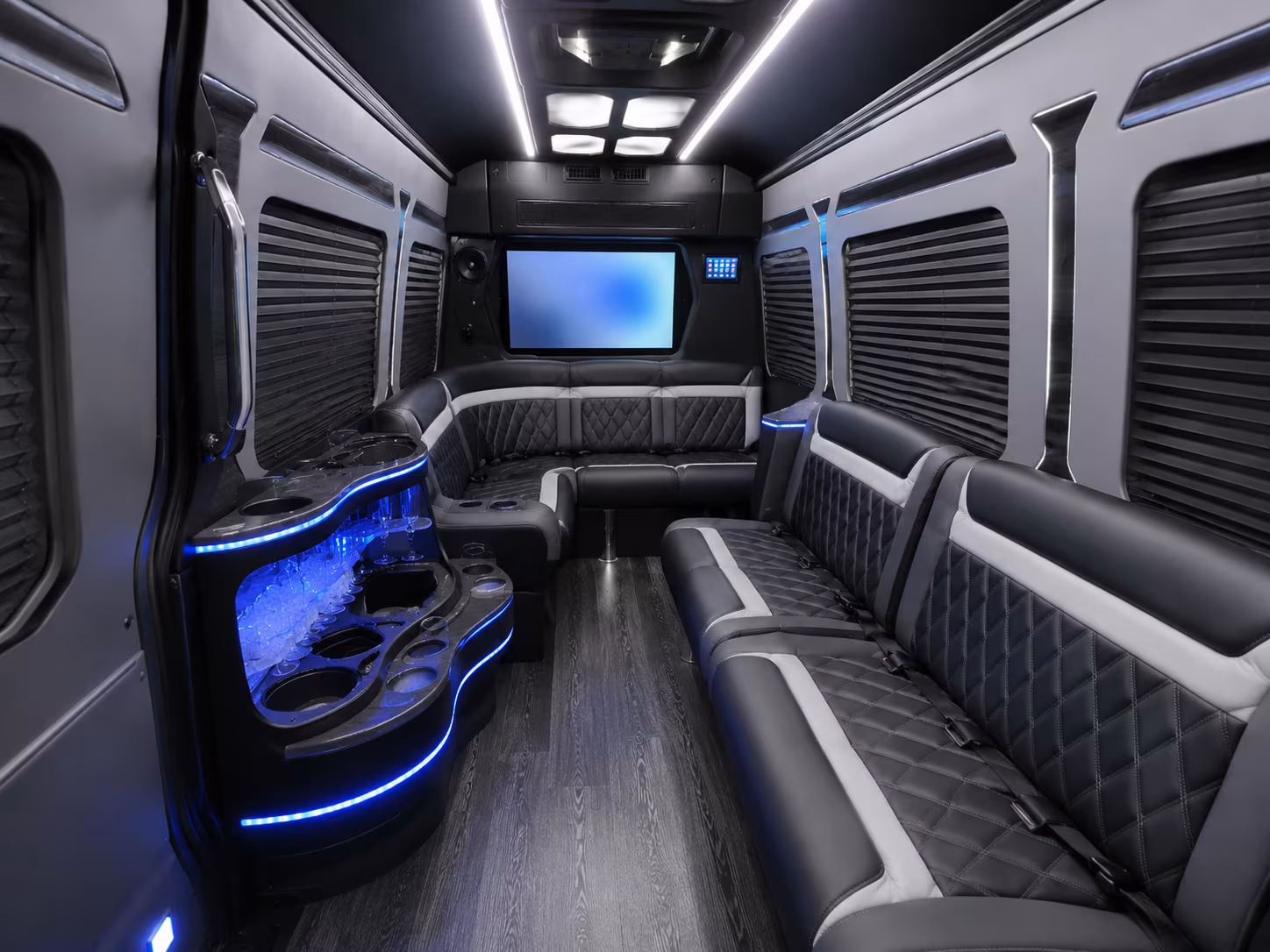 blog rent a bus to saratoga race course hero