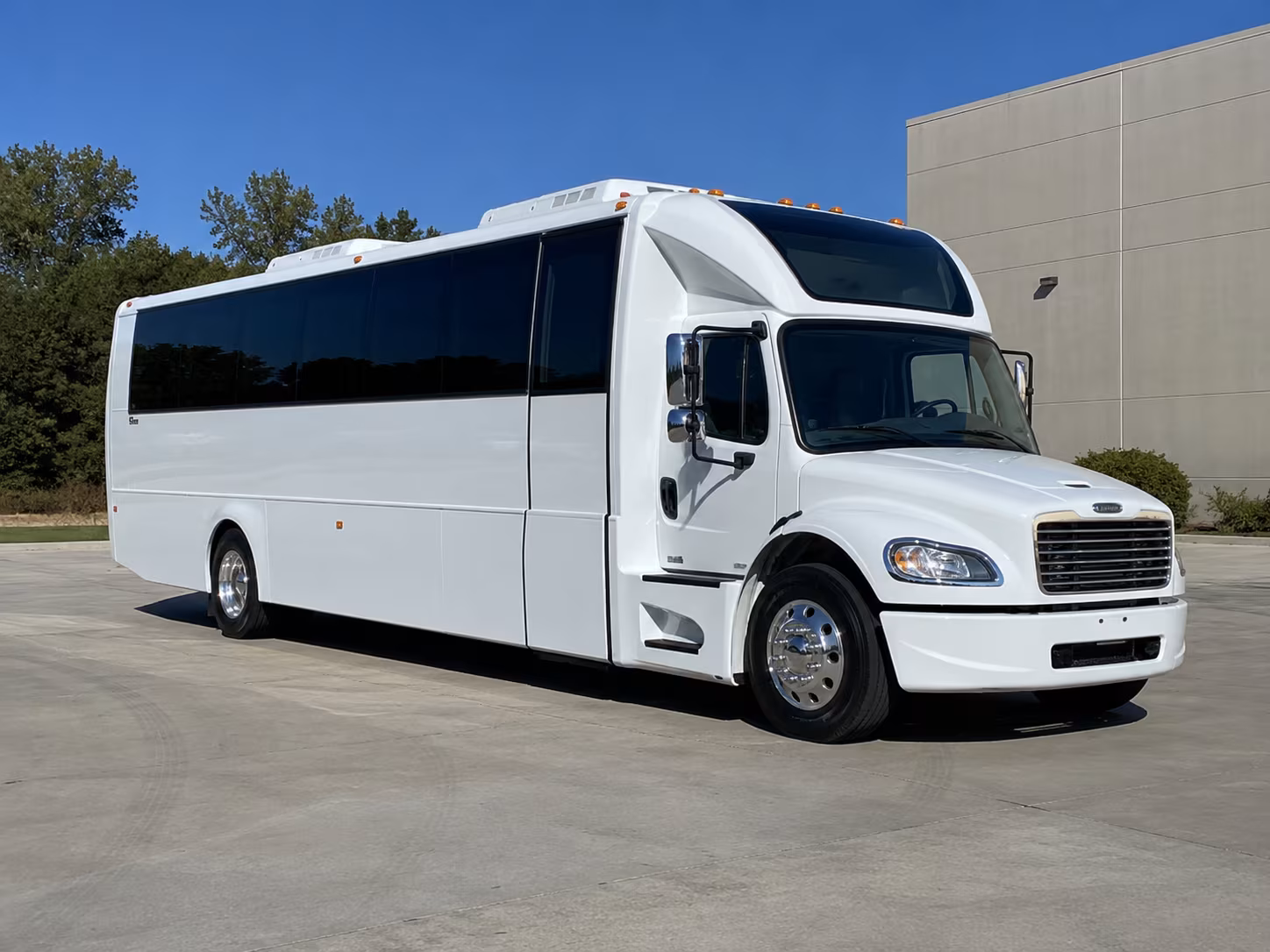 albany 28 passenger party bus
