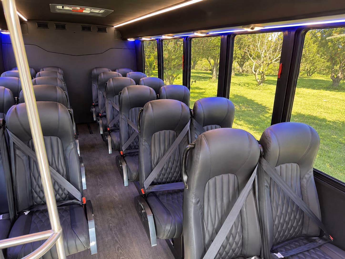 find the perfect transportation for your next airport transfer 4